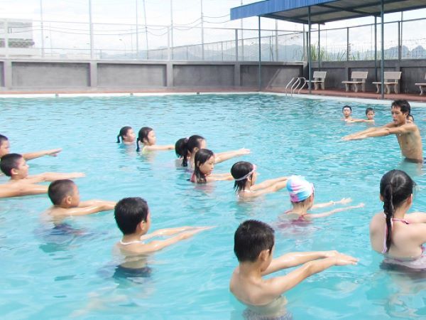Bể bơi nhà thi đấu quận Cầu Giấy cung cấp đa dạng các gói vé dành cho khách hàng