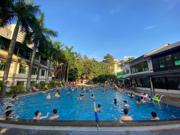 Bể bơi Quan Hoa là một trong những địa điểm giải nhiệt mùa hè chất lượng hàng đầu khu vực quận Cầu Giấy