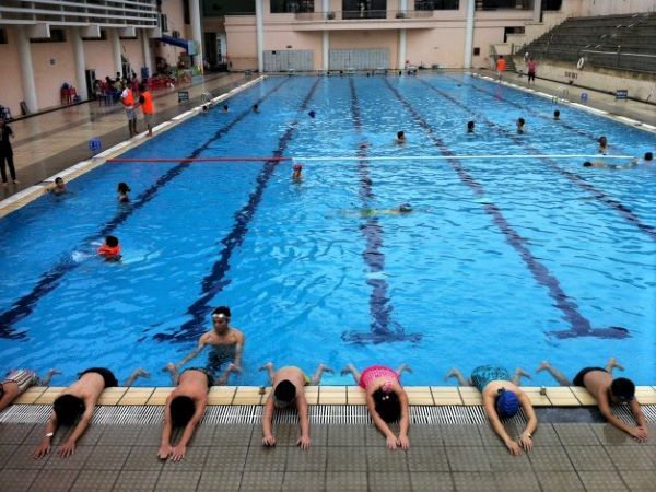 So với địa điểm bơi lội khu vực nội thành Hà Nội, giá vé tại Bể bơi Học viện Tài chính được đánh giá ở mức phổ thông