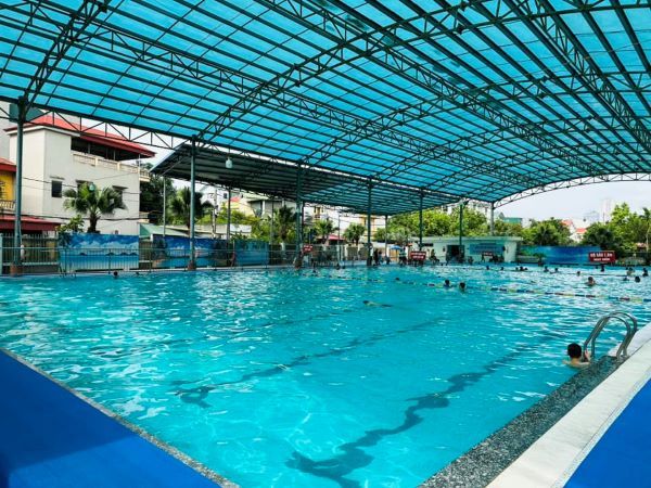 Bể bơi La Khê hấp dẫn người dân Hà Thành bởi mức giá vé phải chăng, phù hợp với chất lượng
